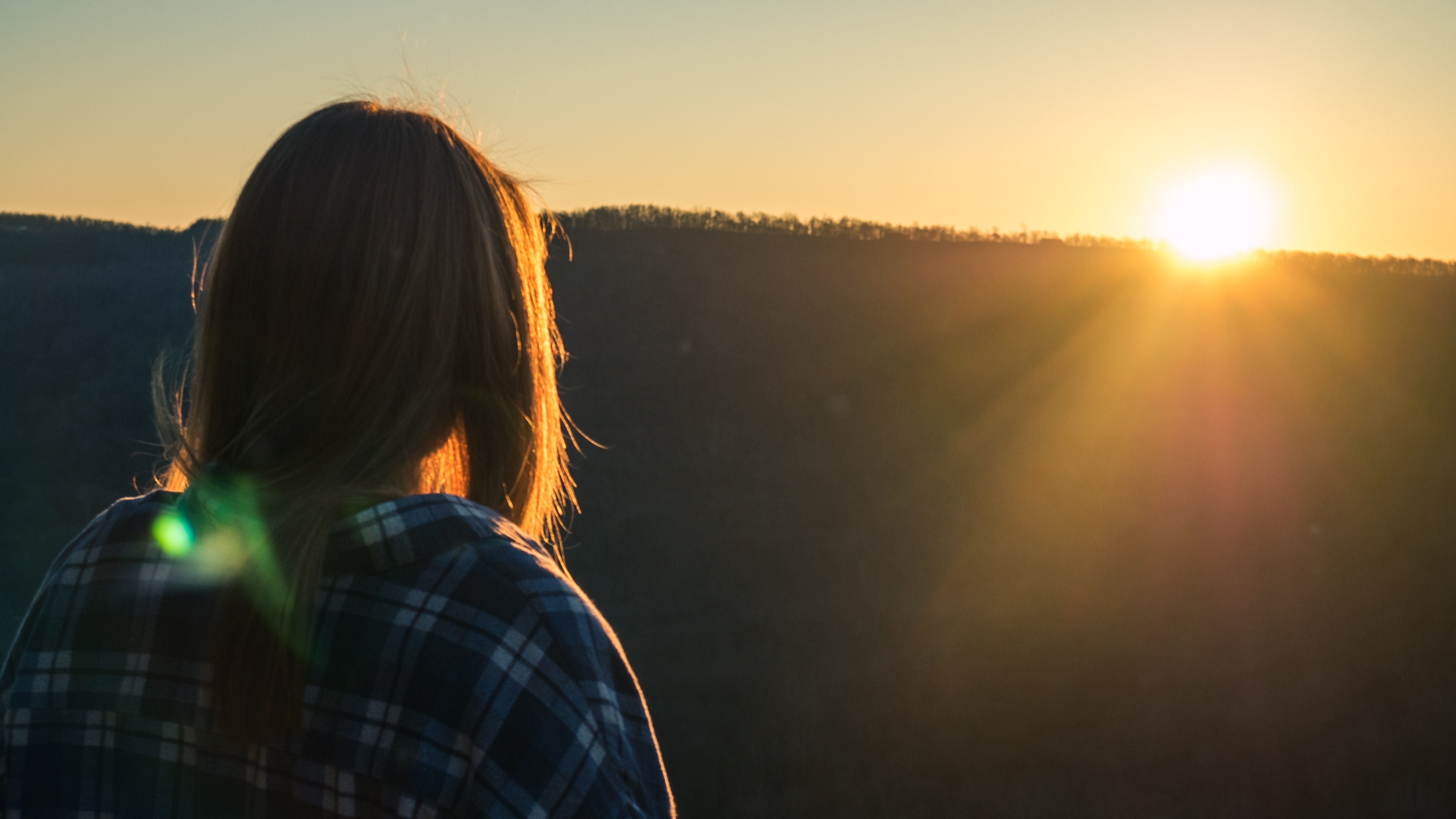 https://beta.prosveta.com/resources/sites/23/images/woman watching sunrise.jpg